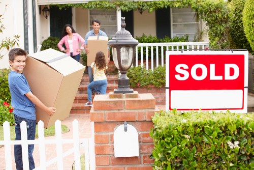 Local Primrosehill student relocation support for halls and flats