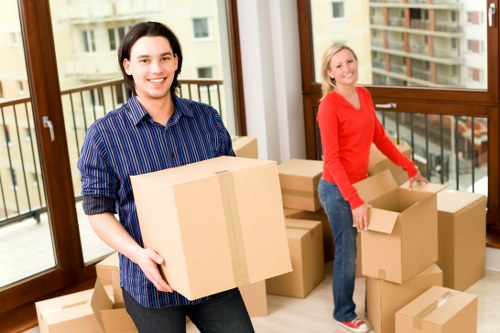Local Primrosehill movers preparing a home relocation with moving truck