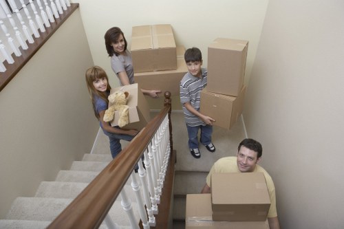 Man and van Primrosehill supporting smooth local relocation